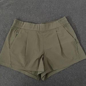 Athleta women olive green shorts / size 10